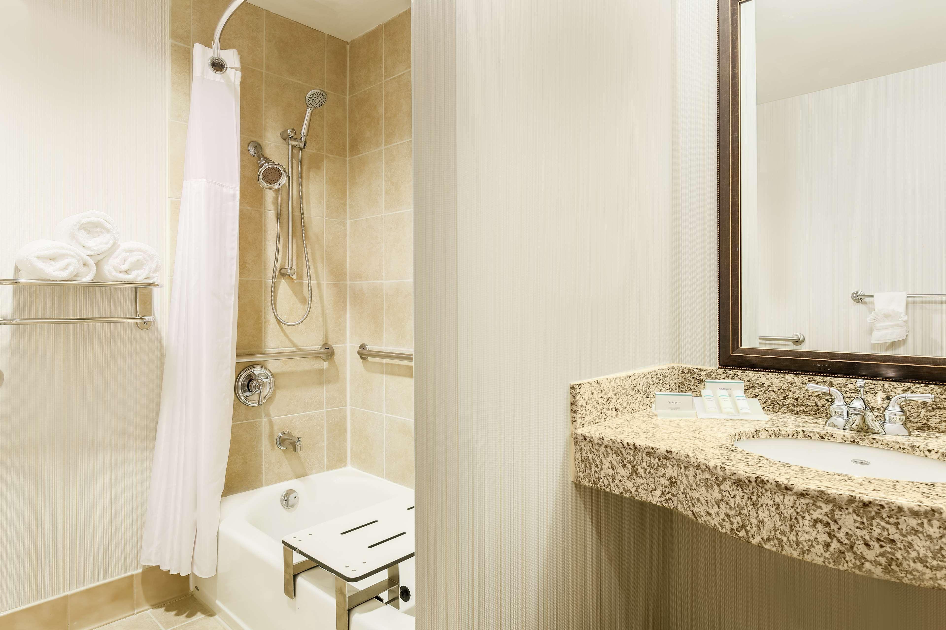 Hilton Garden Inn Dallas לואיסוויל מראה חיצוני תמונה