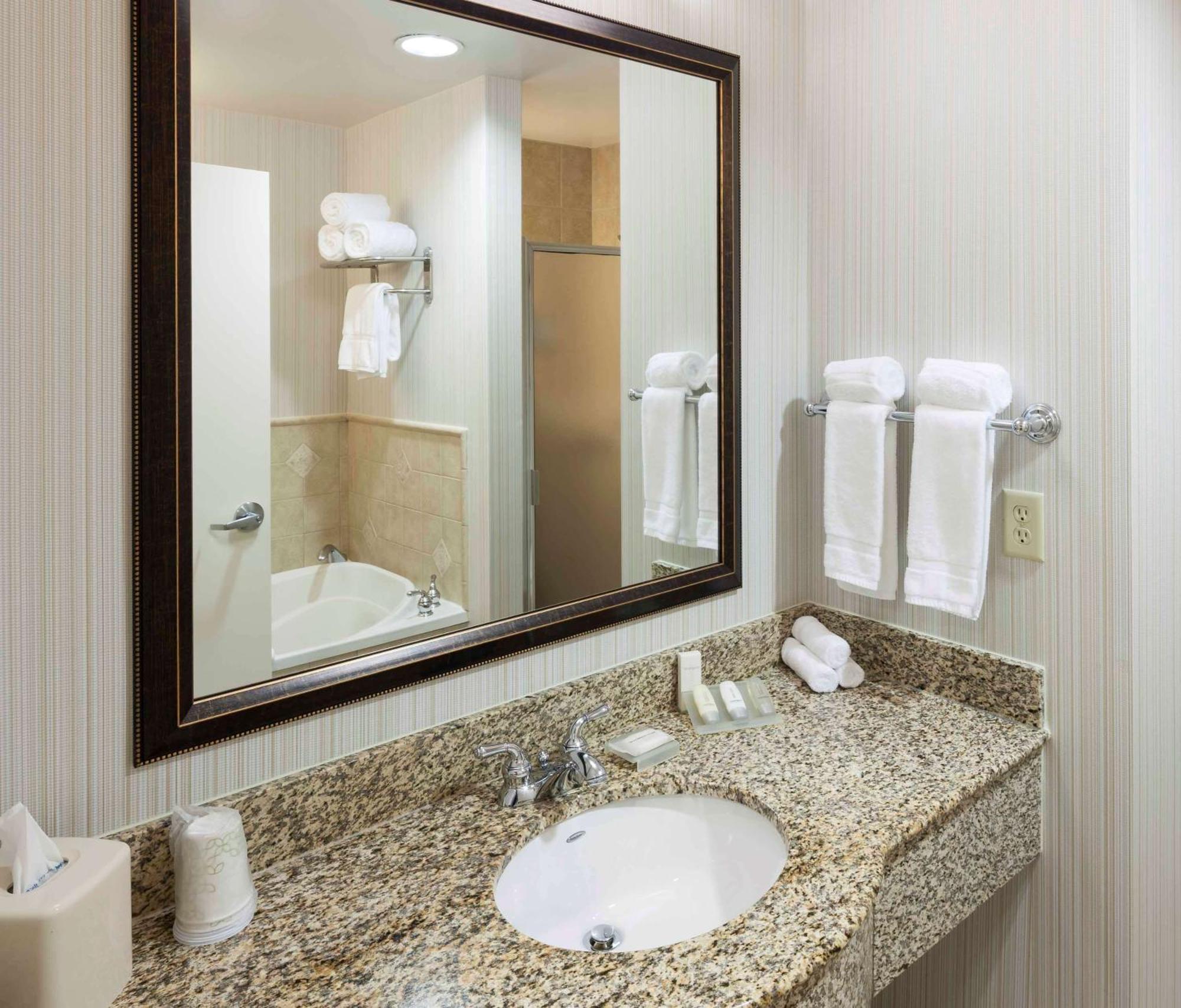 Hilton Garden Inn Dallas לואיסוויל מראה חיצוני תמונה